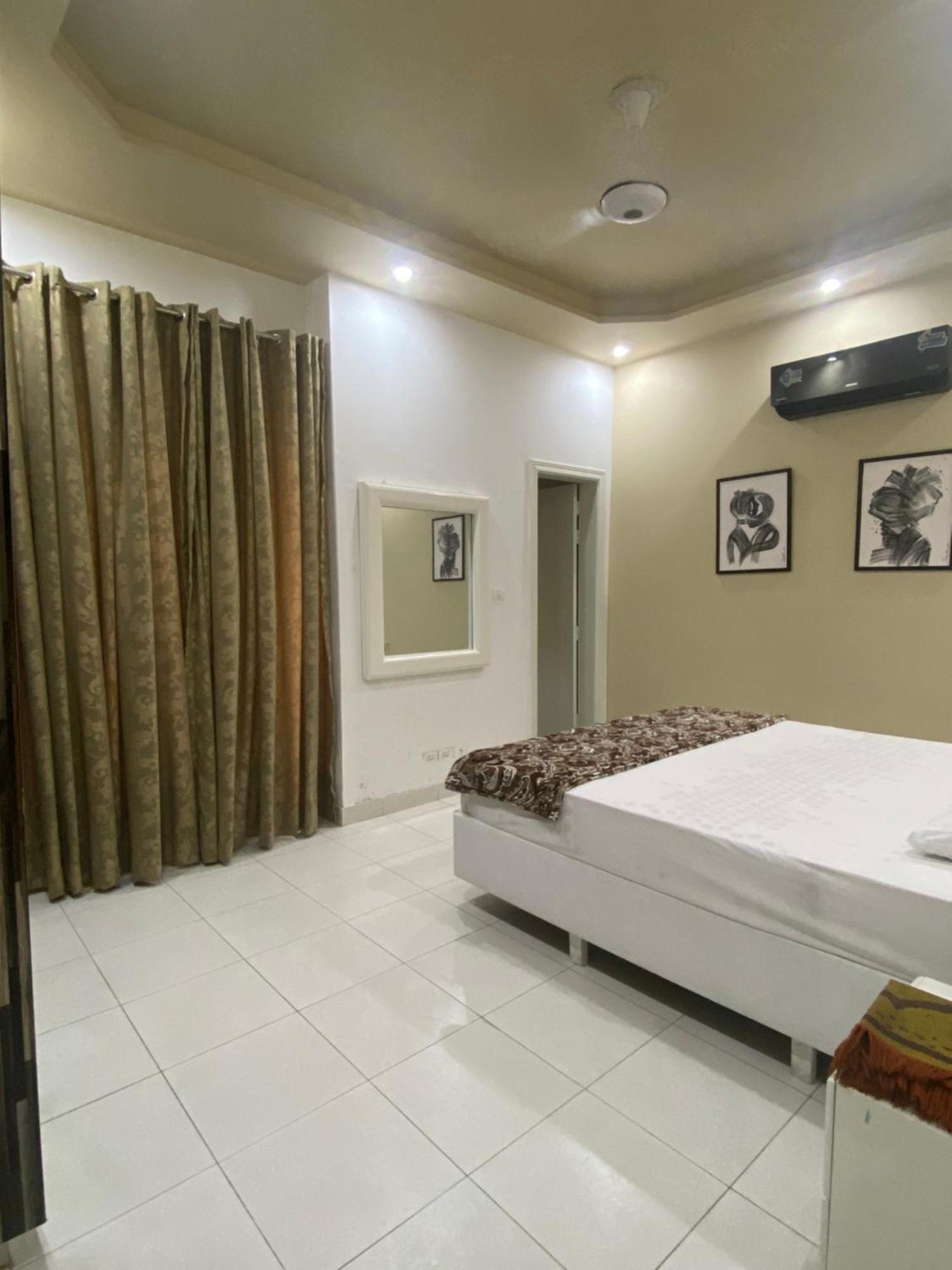Burj Al Bahria Town Luxury Suites Lahore Buitenkant foto